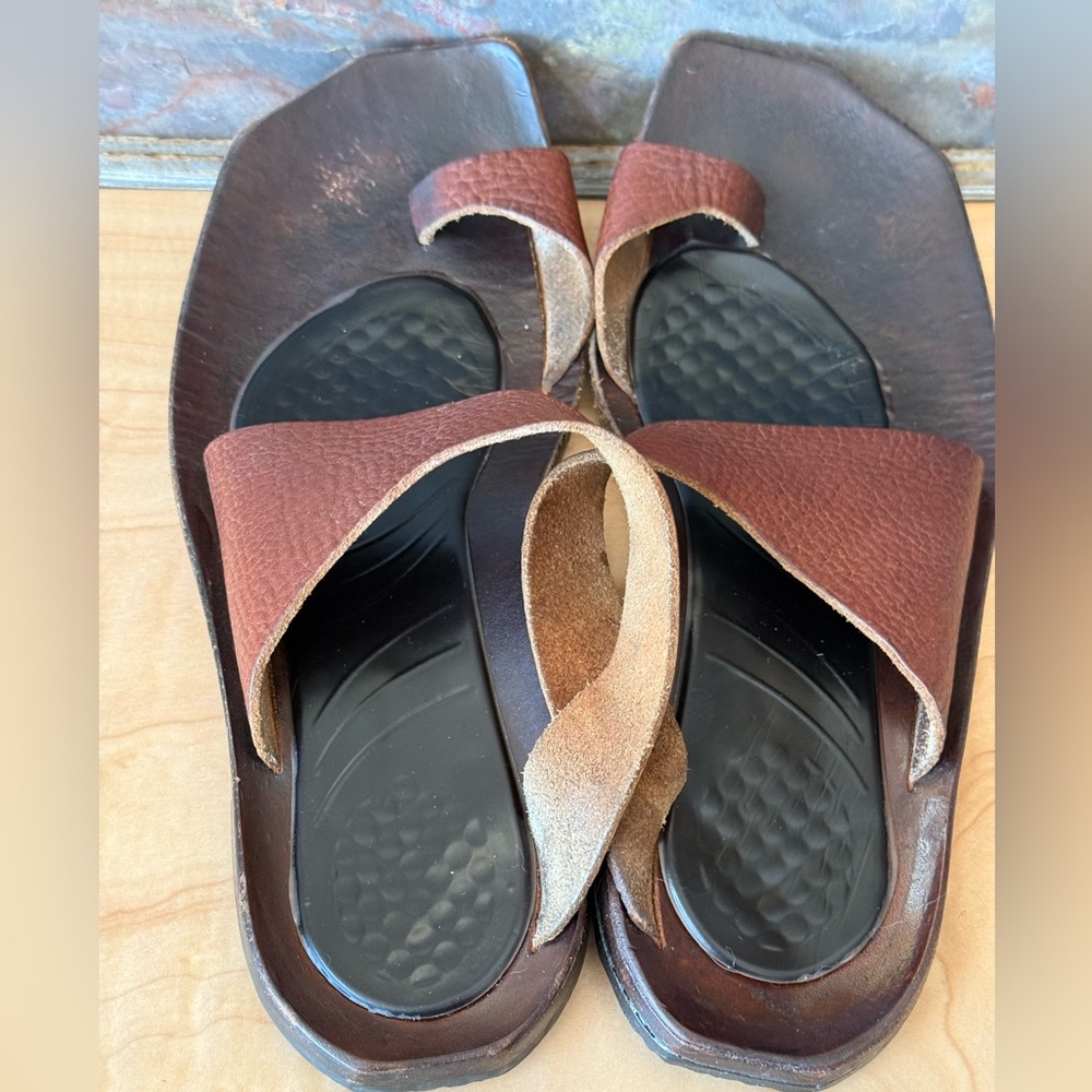 Cydwoq Hillary style sandal, brown pebbled leather, handmade in USA, 39.5 (9.5) - Picture 7 of 16